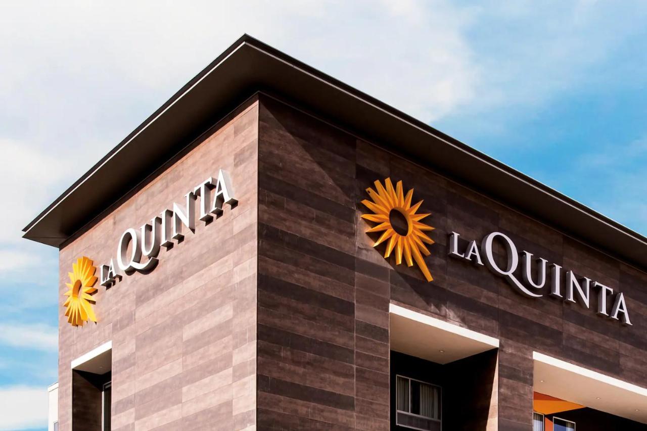 La Quinta Inn & Suites By Wyndham San Antonio Seaworld Lafb Extérieur photo