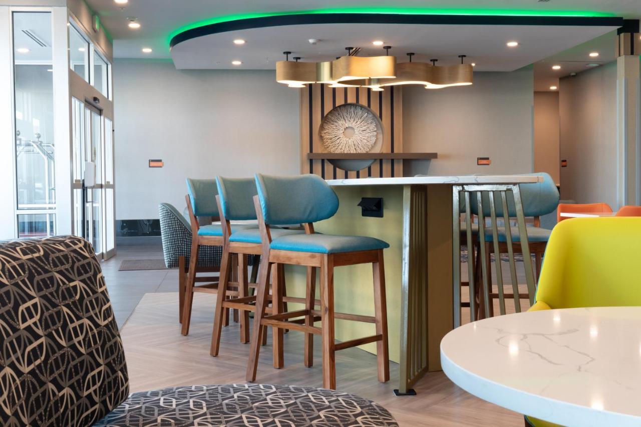 La Quinta Inn & Suites By Wyndham San Antonio Seaworld Lafb Extérieur photo