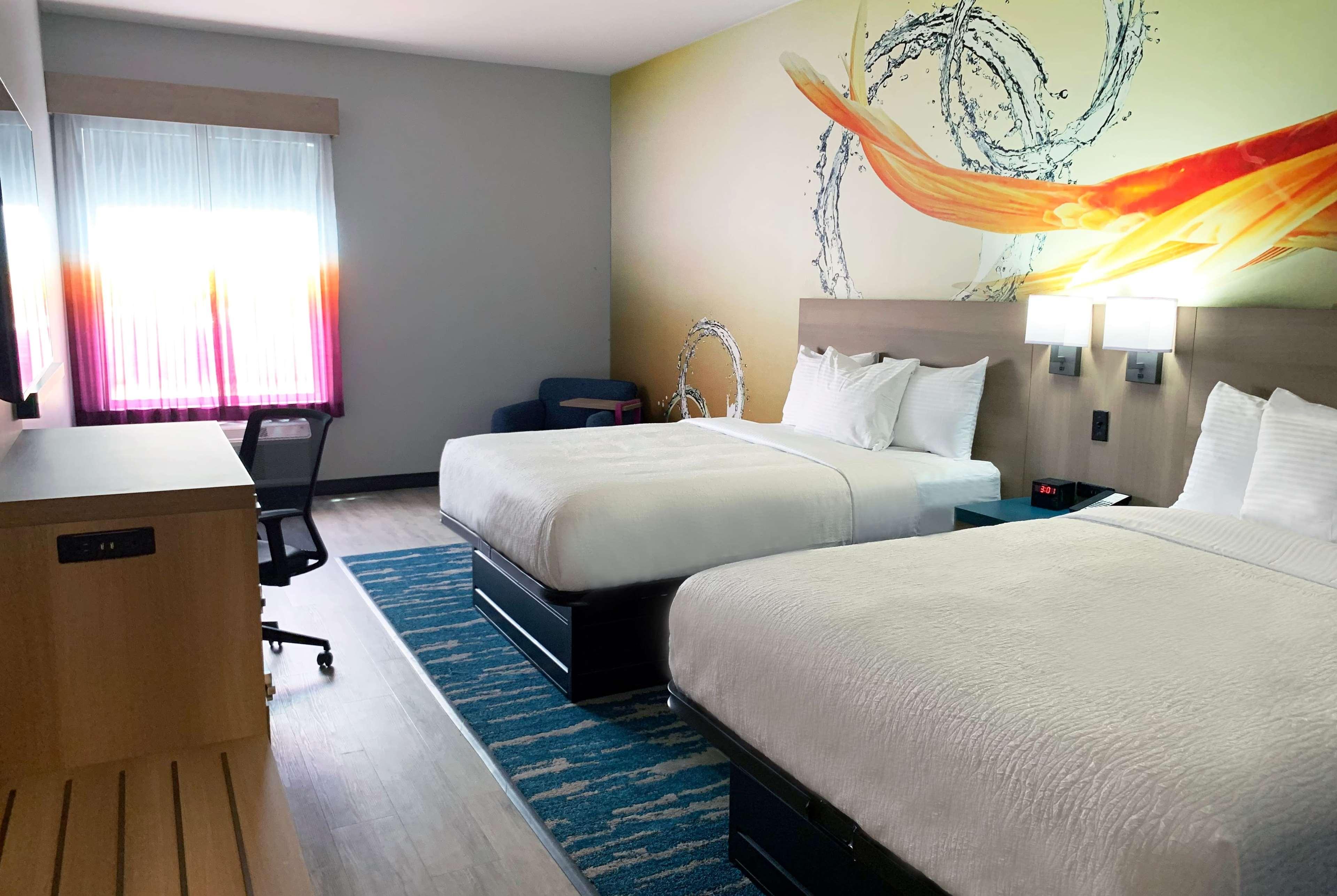 La Quinta Inn & Suites By Wyndham San Antonio Seaworld Lafb Extérieur photo