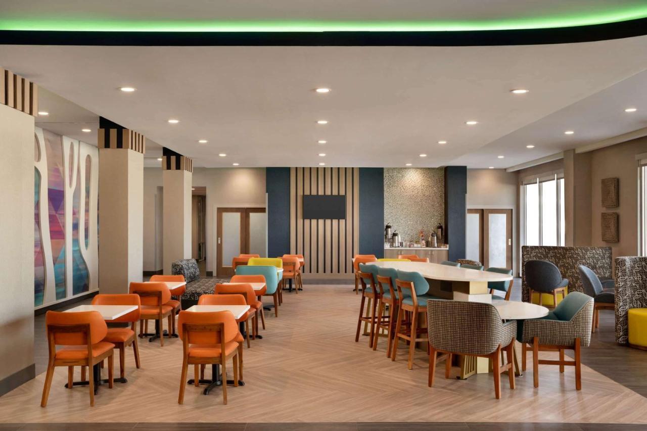 La Quinta Inn & Suites By Wyndham San Antonio Seaworld Lafb Extérieur photo
