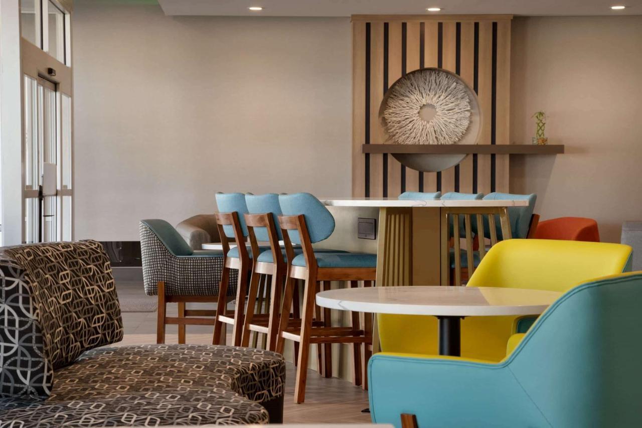 La Quinta Inn & Suites By Wyndham San Antonio Seaworld Lafb Extérieur photo