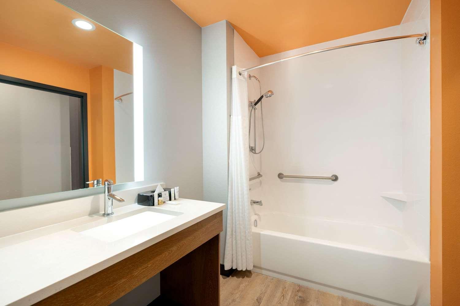 La Quinta Inn & Suites By Wyndham San Antonio Seaworld Lafb Extérieur photo